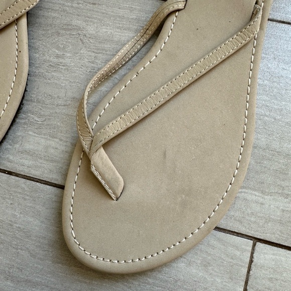 Rainbow Neutral Sand Women's Flip Flop Sandals - Size 10 - Picture 2 of 5